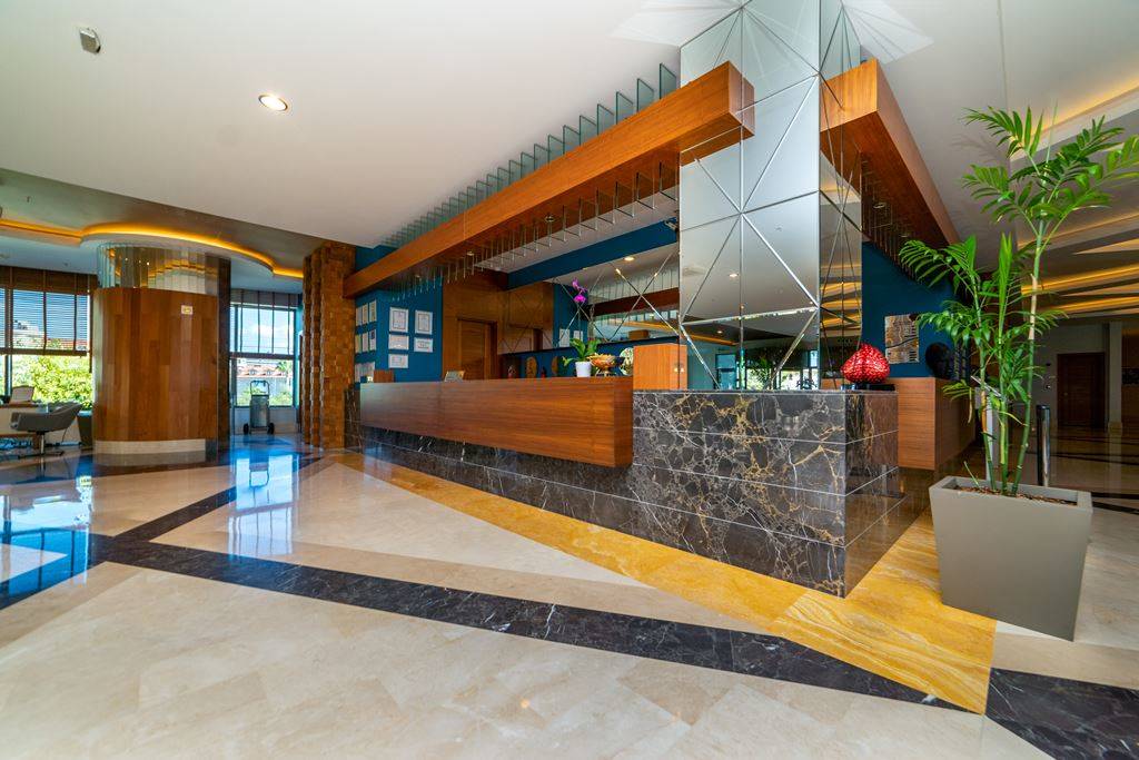 Commodore Elite Suites & Spa 3