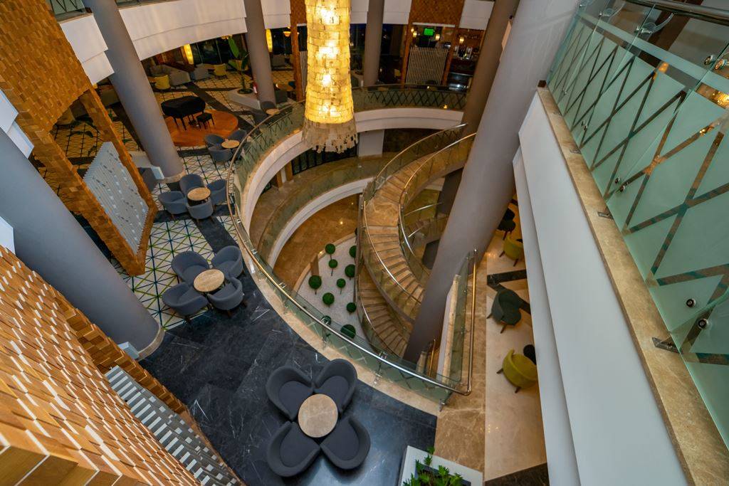 Commodore Elite Suites & Spa 5