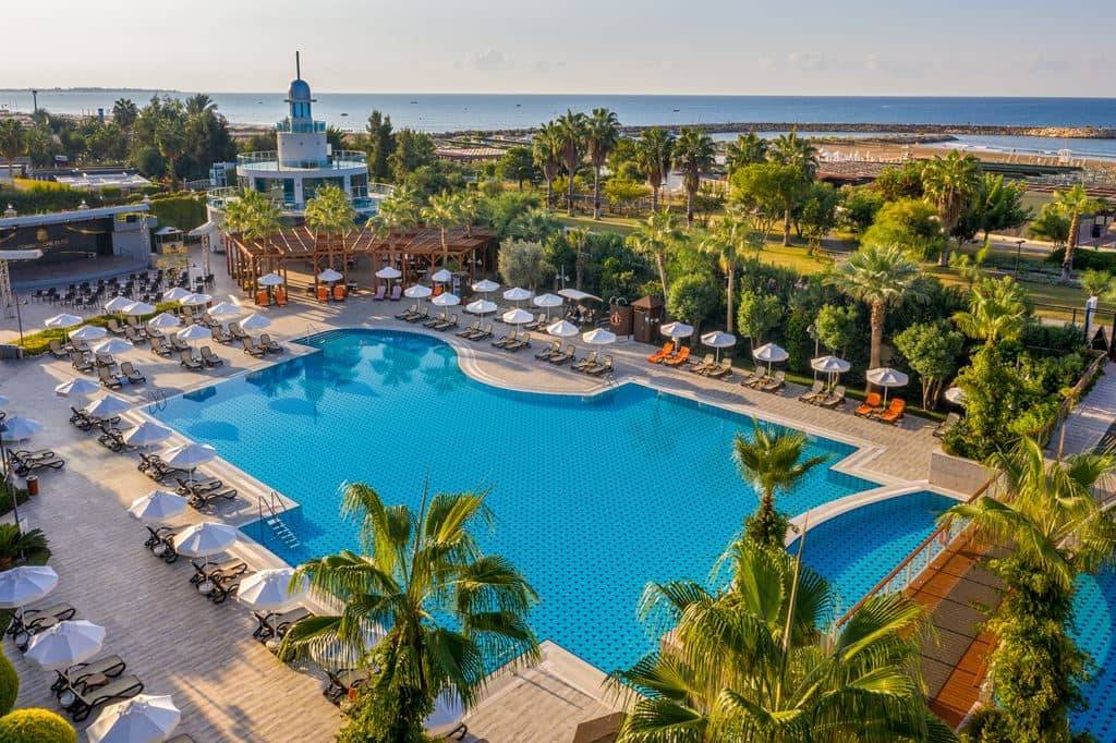 Commodore Elite Suites & Spa 6